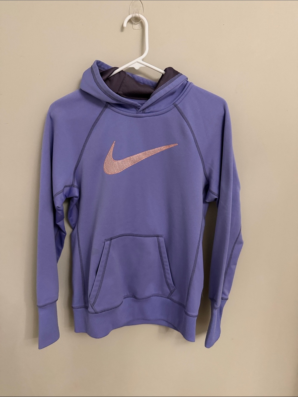 Nike Therma-Fit Lavender hoodie with a pink embroidered swoosh logo Size Medium